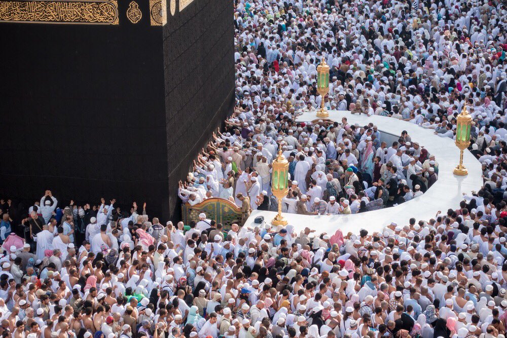 JHopkinsSaudi's tweet image. Dehydration and illnesses related to hot weather are common during Hajj. Avoid direct exposure to the sun &amp;amp; drink enough water #HajjHealth