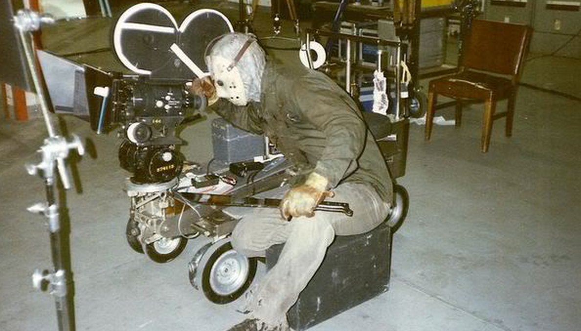 mrhorrorlover96's tweet photo. #behind the scenes of #friday6 with Jason goofing off they say he don't have a sense of humor. #jasonlives #HorrorMovies #FridayThe13th https://t.co/gDNHM7hSXD