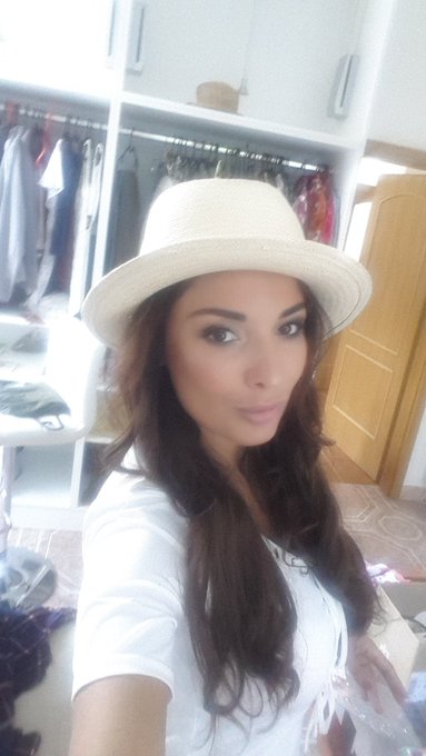 Do you like my hat ? ☺ @AgencyNikkis #prague https://t.co/2sU8DcK8oD