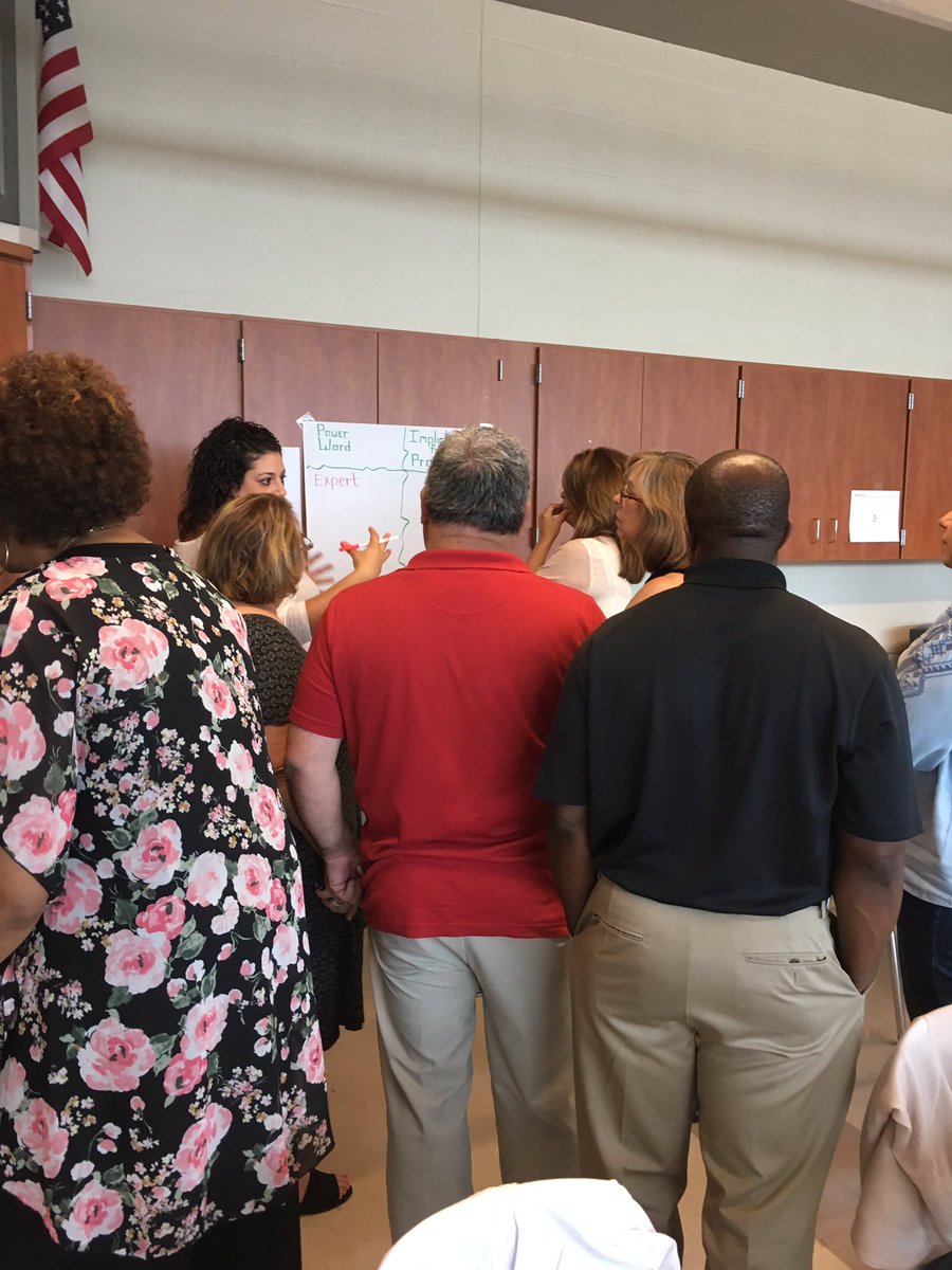 teachersACWorld's tweet photo. Learning about effective think-alouds. #youngstowncityschools https://t.co/osA8Vnhqhf