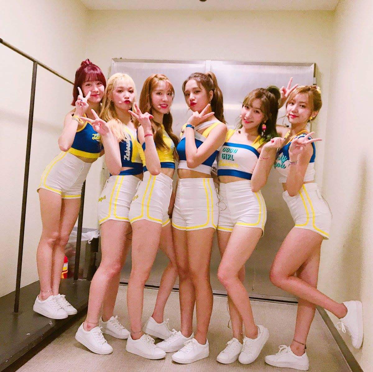 LaboumTurkey's tweet photo. Kardeşlerinin boyuna anca bir yerlere tırmanarak ulaşan ablamız <3
#3YearsWithLaboum https://t.co/5Q9Vr5m1zu