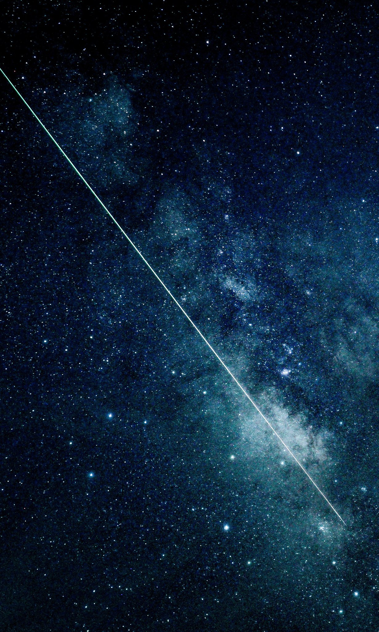 Twitter 上的 あららぎ 天の川に流れ星の壁紙が好評だったので あらたにトリミングし直しお色も４色ご用意しました 笑 これを待ち受けにしてると願い事が叶ったフォロワーさんもいたとかいないとか よかったら使ってください 報告とかいりませんのでご自由に