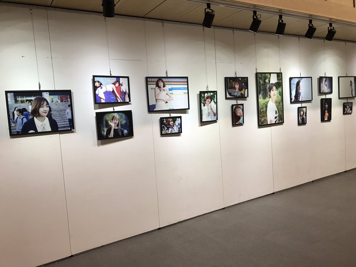 laboumsquadbr's tweet photo. [FOTO] 170828 Registros feitos por Lattes da exposição " Laboum 3rd anniversary Exhibition" #3yearsWithLaboum

cr.: aki_ra_PSRG24 https://t.co/17TAuP1Ly4
