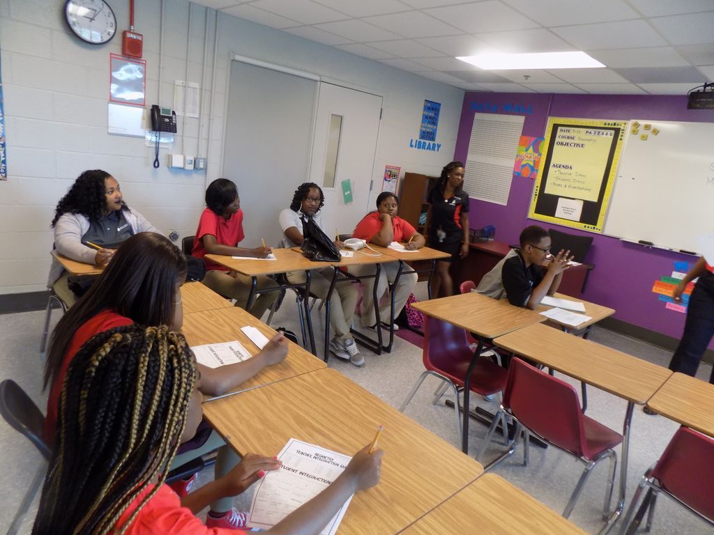 MayaSchools's tweet photo. First day of classes = SUCCESS! #FirstDayofSchool #TheMayaWay https://t.co/XJ44kQkf6U