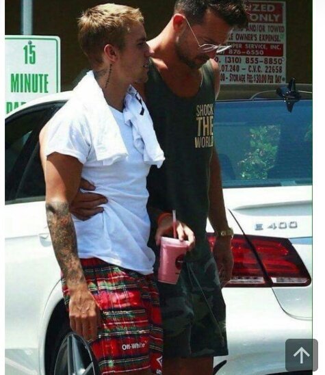 GautierWill's tweet photo. #Justinbieber #gay ? Jeu ou réalité? #Bieber #justingay ? https://t.co/lD2aIPongj