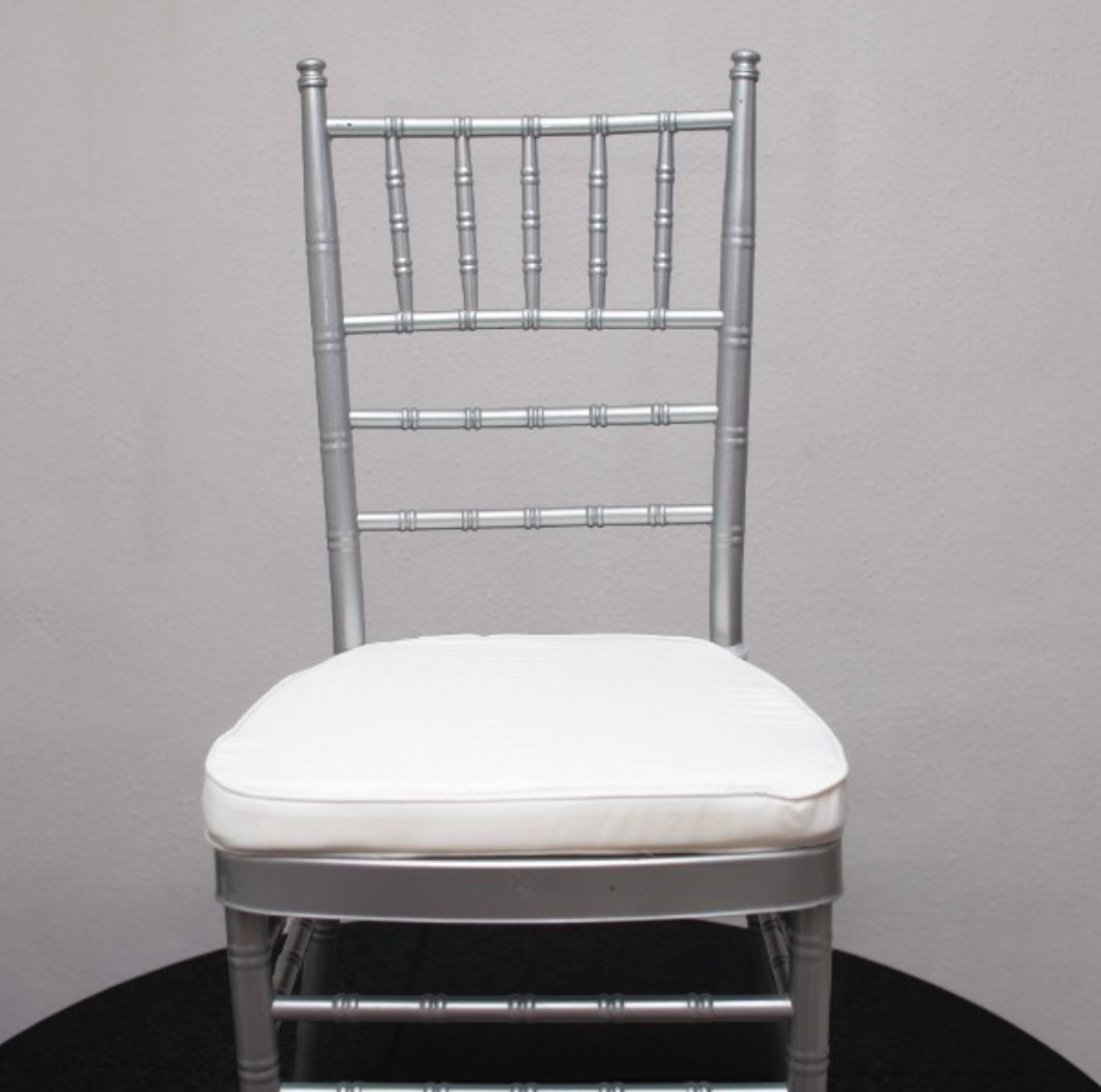 Ms_chic's tweet photo. Hey guys. A reminder I rent out chiavari chairs, clear chairs and tables for all types of event 😆😆😆 please help rt https://t.co/FSZSaHNqcc