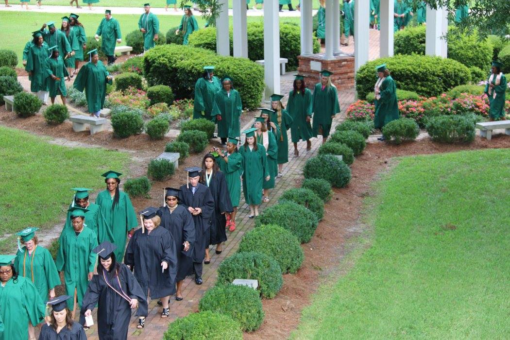 OfficialUMO's tweet photo. Photos from @OfficialUMO #commencement ceremony are up! Check them out here! https://t.co/UozF8O2m75 #UMO #UMOgrad #UMOalumni https://t.co/DIci8xIYvM