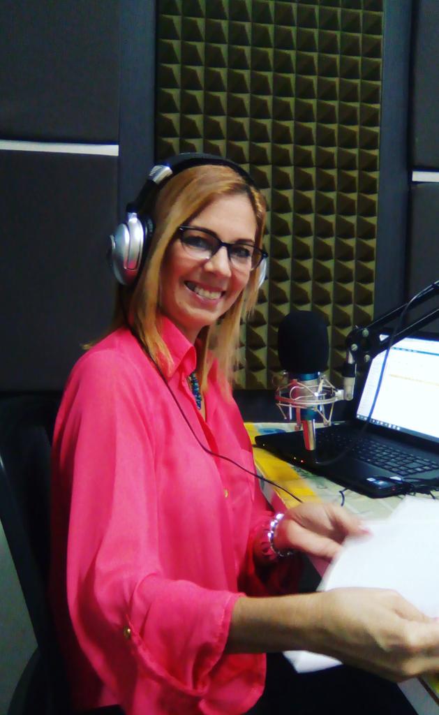 Nuestra bellísima <a href="/cynthiatarazon/">Cynthia Tarazon M</a> en nuestra #RadioTráfico con su primer programa #UnToqueDeLocura