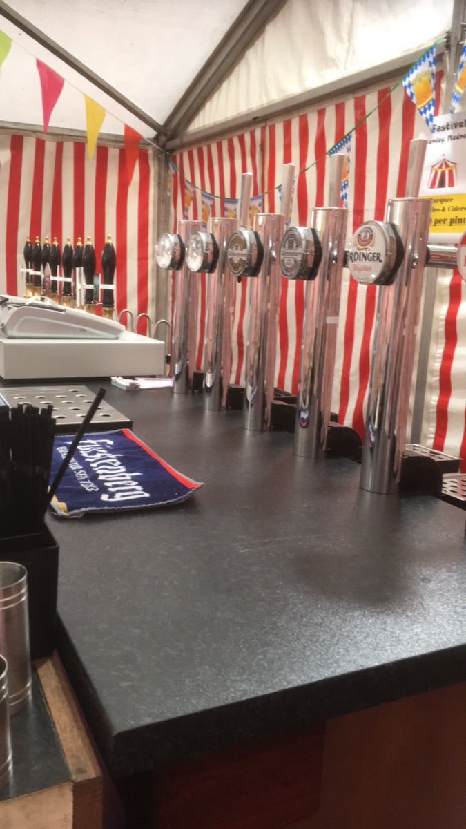MSnTweedlesnCat's tweet photo. Spent #bankholidayweekend pulling pints @ #HopVine #BeerFestival 🍻🍺🍻 https://t.co/KBnrTr0e3T