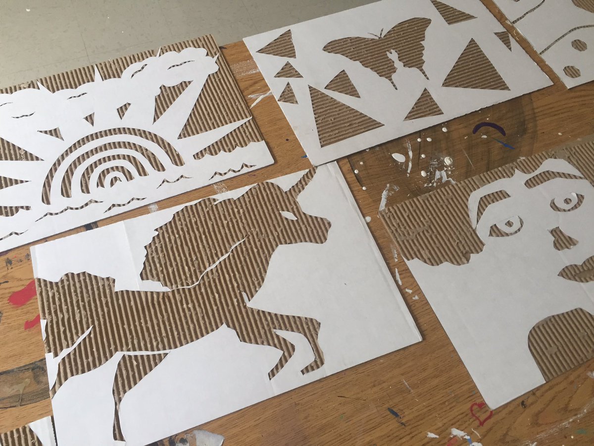 LhhsArts's tweet photo. Look at that positive space! Great craftsmanship, composition, creativity! @LHughesNews #craftsmanship #introtoart #sawecki #PantherPride https://t.co/RurCLvS8AQ
