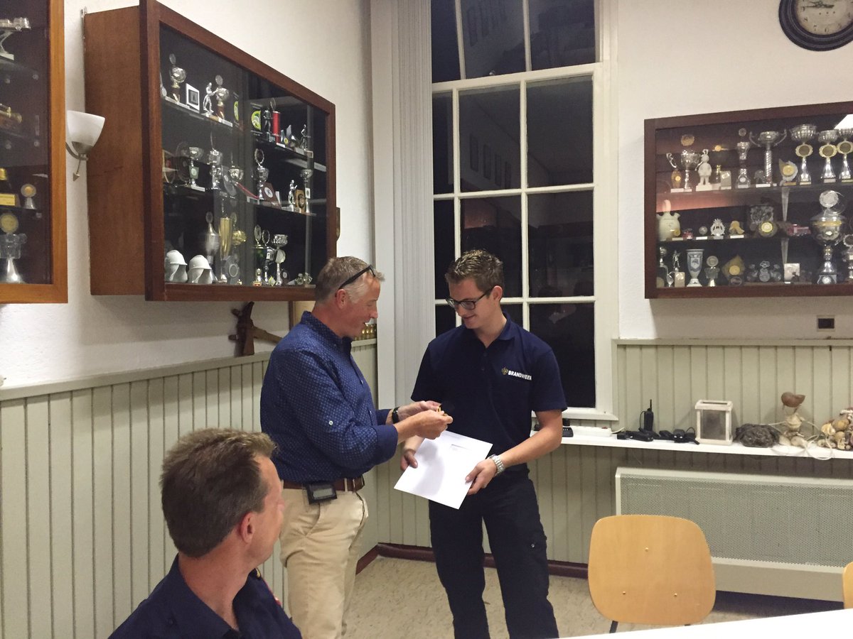 Vrijdag avond een collega bevorderd tot manschap A. Het echte werk gaat beginnen.