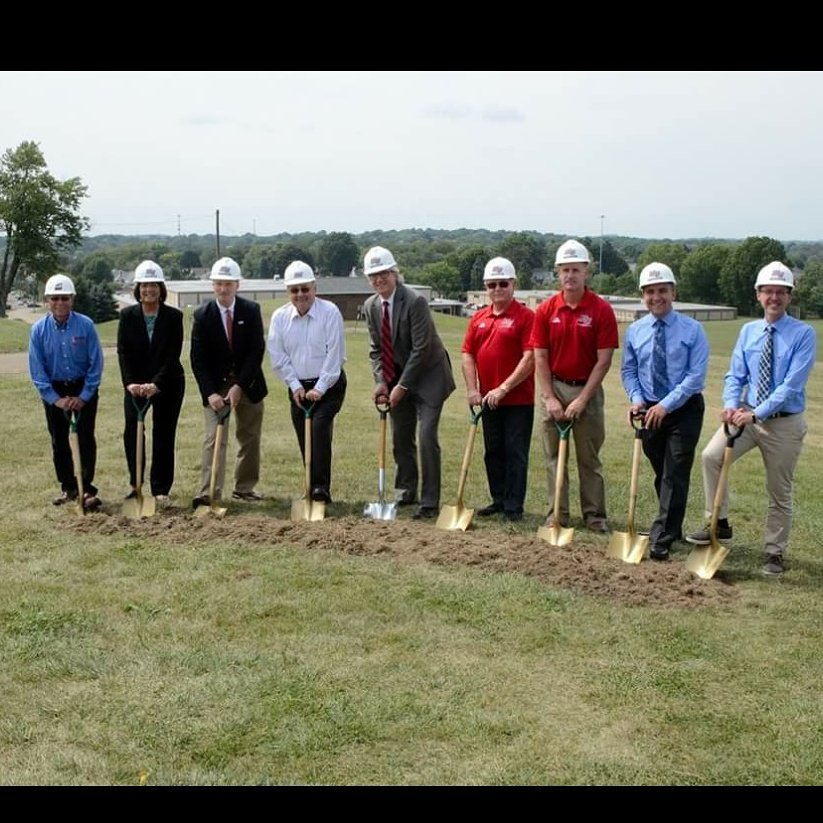MaloneU's tweet photo. We're official! Thank you to Thompson and DeVille for making it possible. #boldfuture #pictureyourselfhere #community #malonelife https://t.co/gsEhUZfHCo