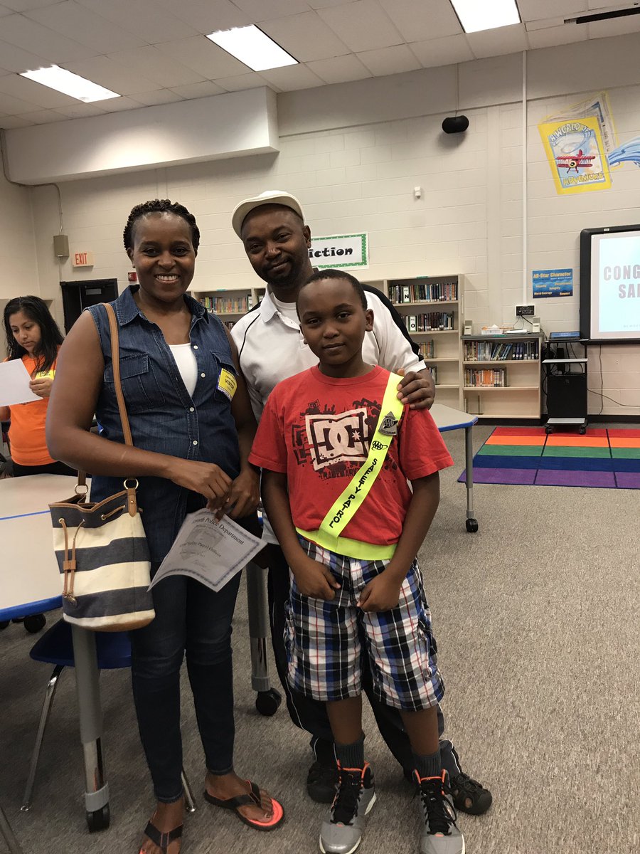 Acworthfamilies's tweet photo. Celebrating our 2017-2018 Safety Patrol!! @Team_AcworthES #acworthpolice https://t.co/PimHHZWewG
