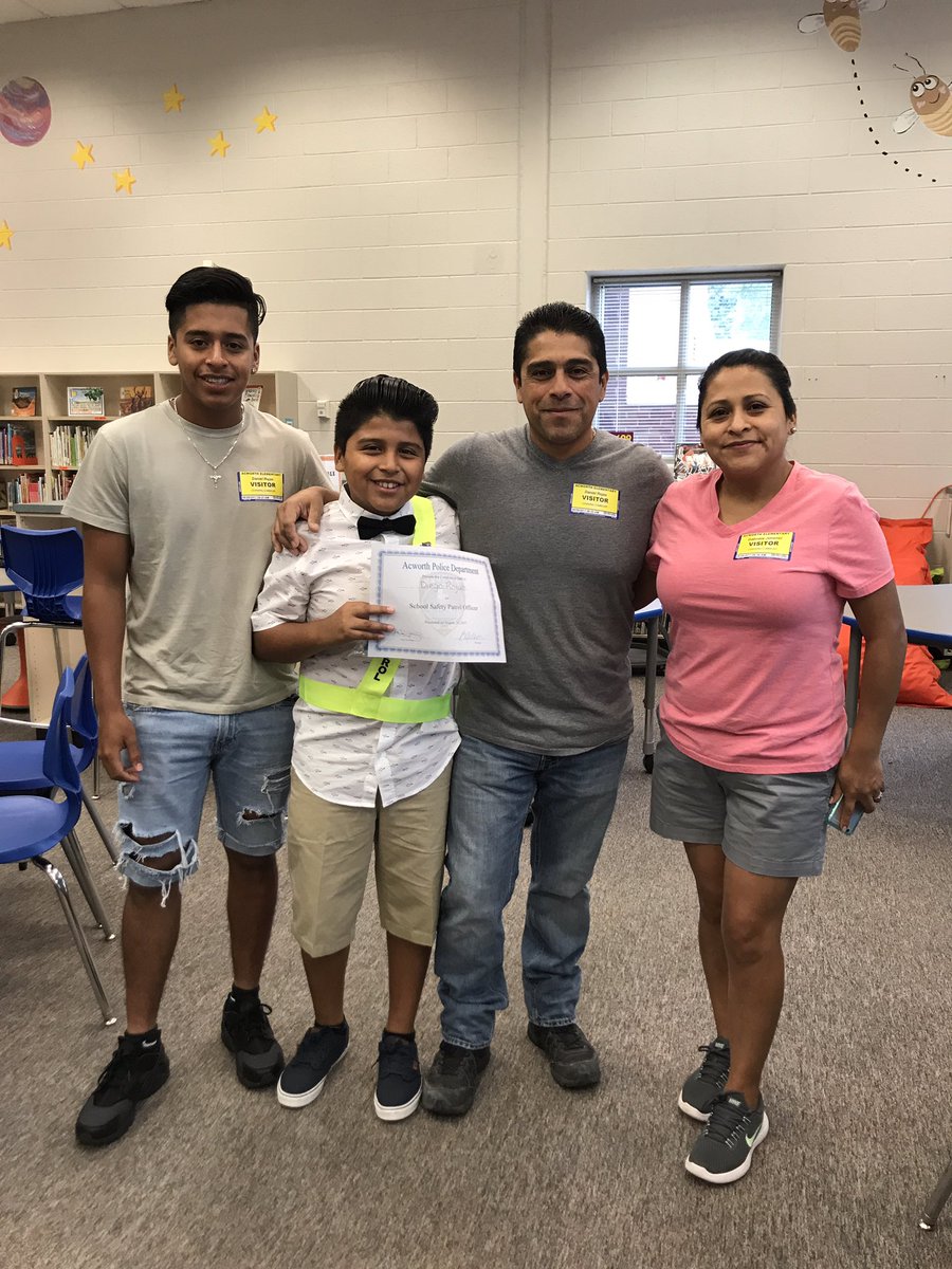 Acworthfamilies's tweet photo. Celebrating our 2017-2018 Safety Patrol!! @Team_AcworthES #acworthpolice https://t.co/PimHHZWewG
