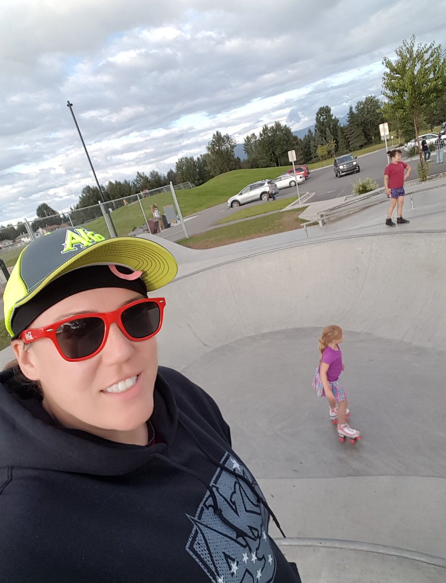 AK_snowgirl8's tweet photo. Skate bowl shenanigans #summit #blaize #russianjack https://t.co/seuczMwCzF