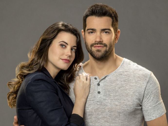 Meghan Ory France tweet media