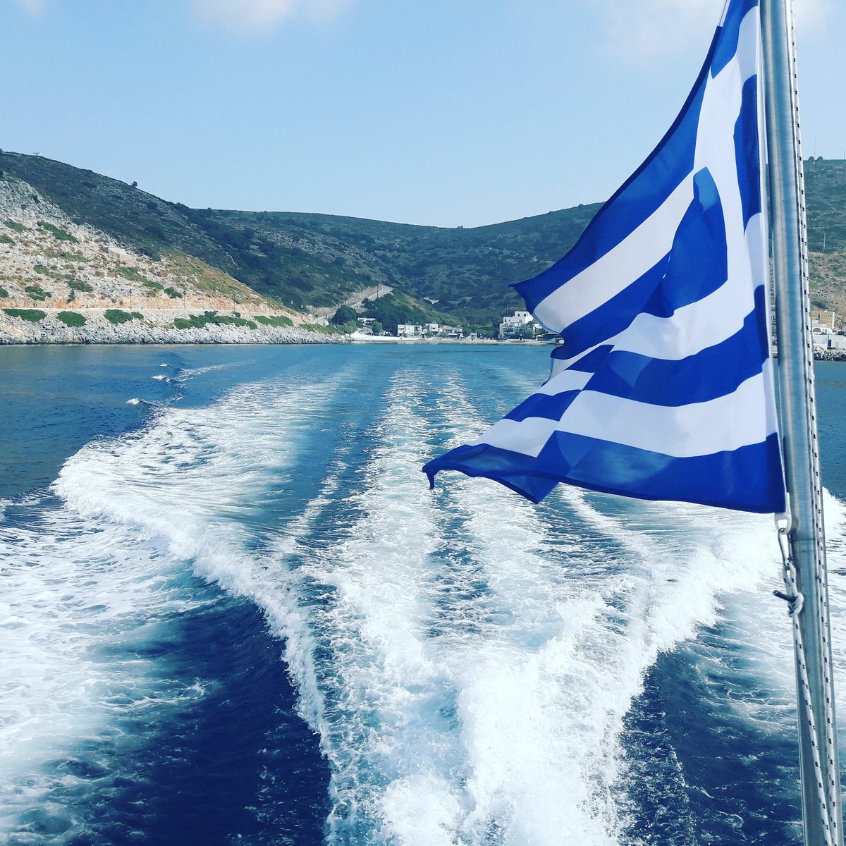 KaravitisBasile's tweet photo. "Ήρθαν ντυμένοι φίλοι αμέτρητες φορές οι εχθροί μου. Τα αιώνια δώρα προσφέροντας και τα δώρα τους άλλα δεν ήτανε παρα μόνο σίδερο και φωτιά" https://t.co/QPFUih2zsa