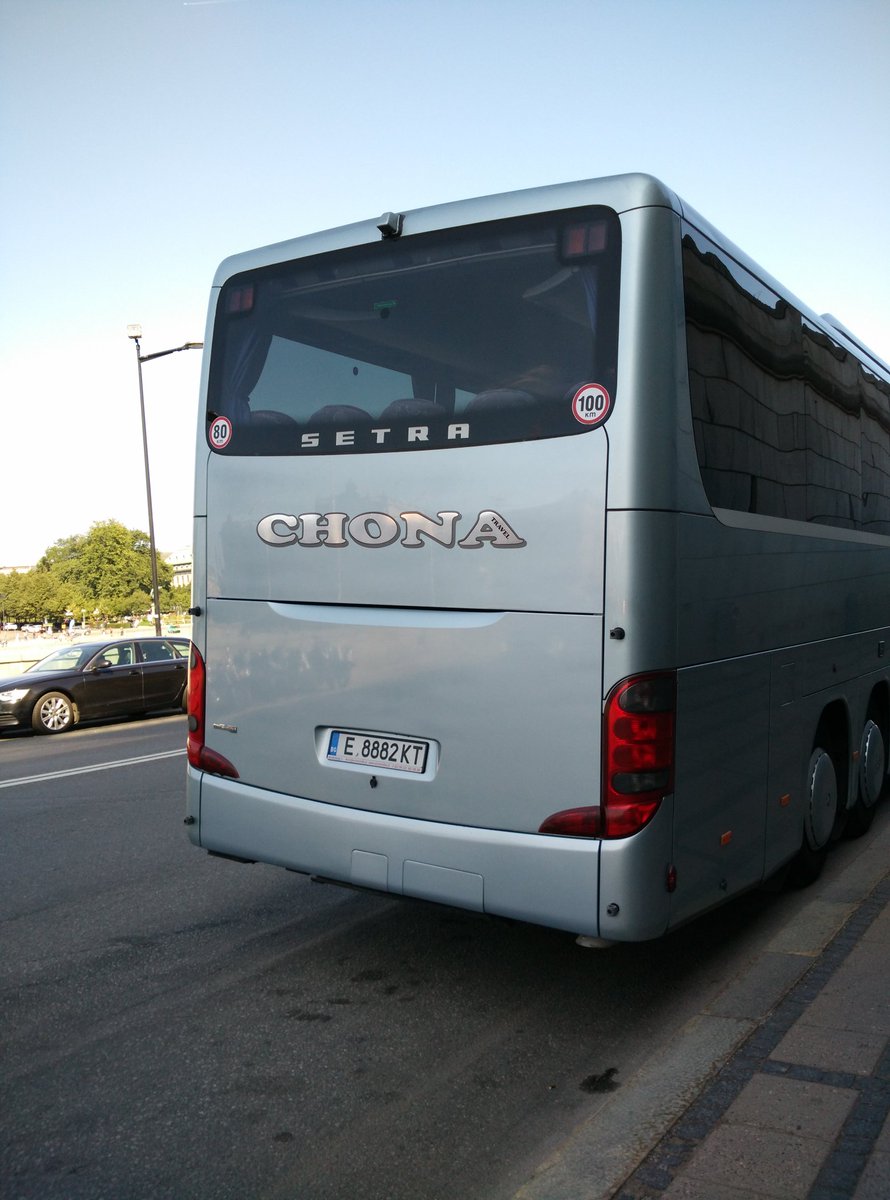 lucreciadeborja's tweet photo. A Ontinyent tenen la Concha. A Estocolm la Chona. #Bus #Figa #bacora #xumino https://t.co/WUNBhyYFw3