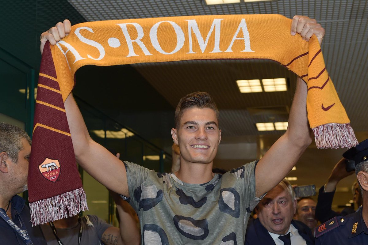 OfficialASRoma's tweet photo. GALLERY 📷

Guarda i migliori scatti dell'arrivo di Patrik #Schick a Fiumicino!

➡️ https://t.co/f4WlTTS3EN https://t.co/mB4vANb2fZ