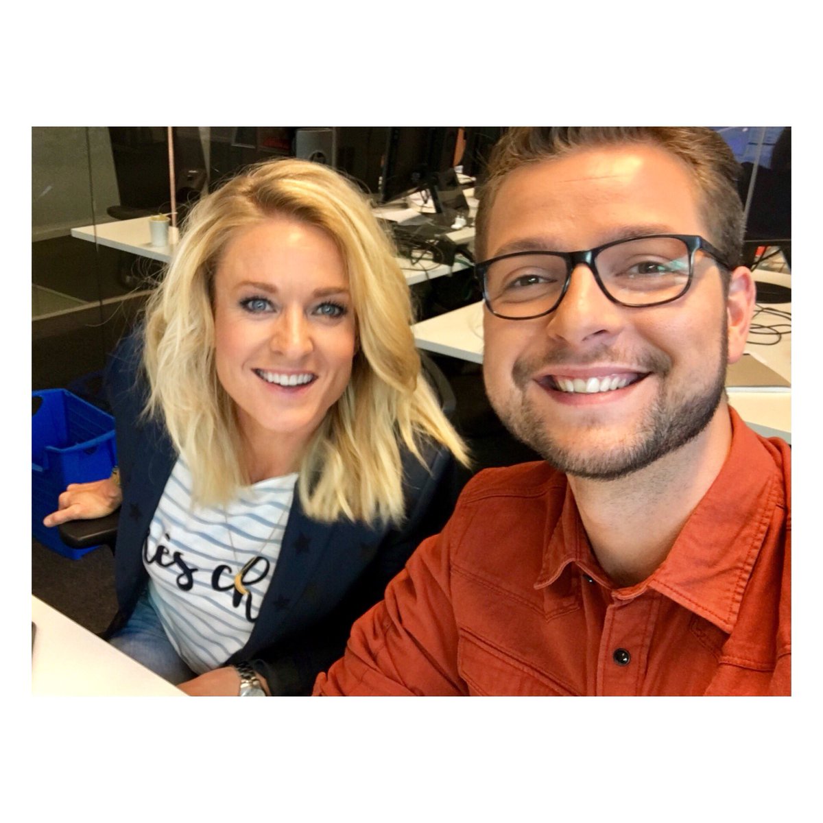 She's back! <a href="/margreetbeetsma/">Margreet Beetsma</a> zit zometeen weer naast me achter de desk van <a href="/EditieNL/">editienl</a>. #terugvanvakantie Kijk je ook, 18:15 <a href="/RTL4/">RTL</a>? #editienl