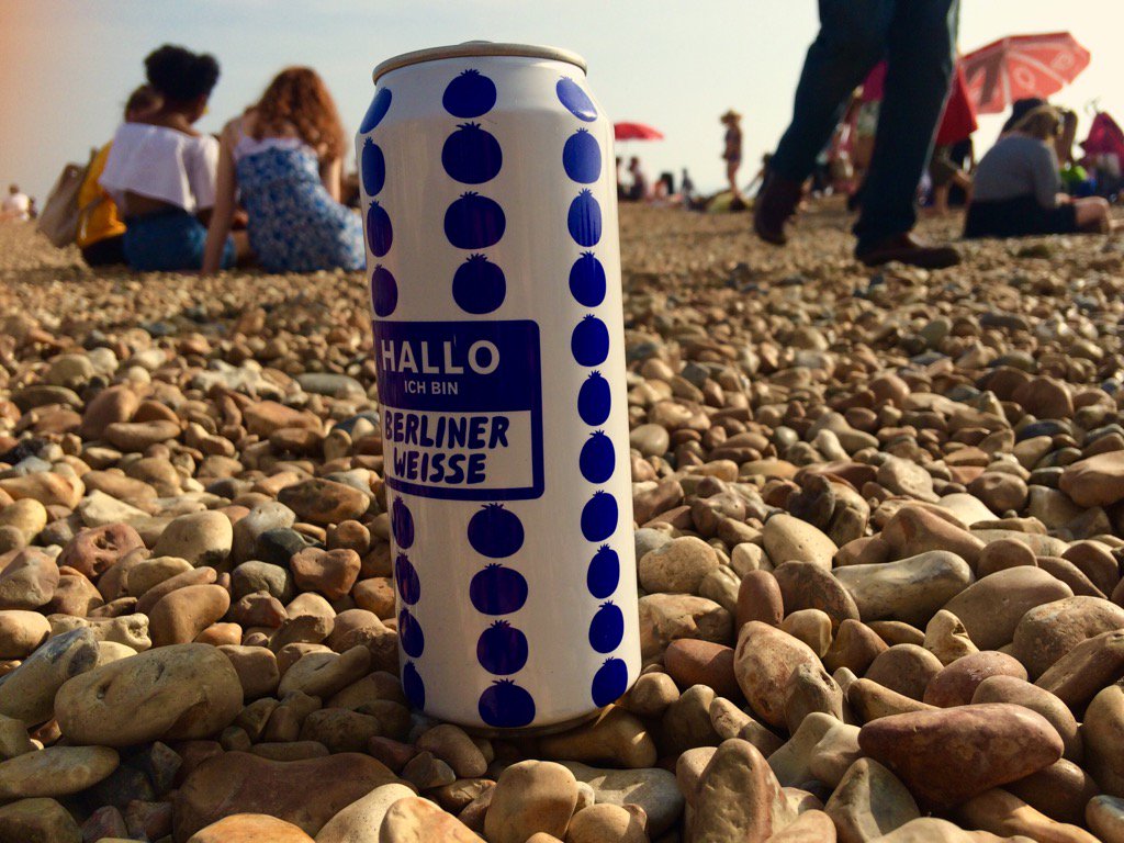 Beach brews. #Hallo ich bin #Blueberry <a href="/MikkellerBeer/">MikkellerBeer</a> ☀️☀️☀️