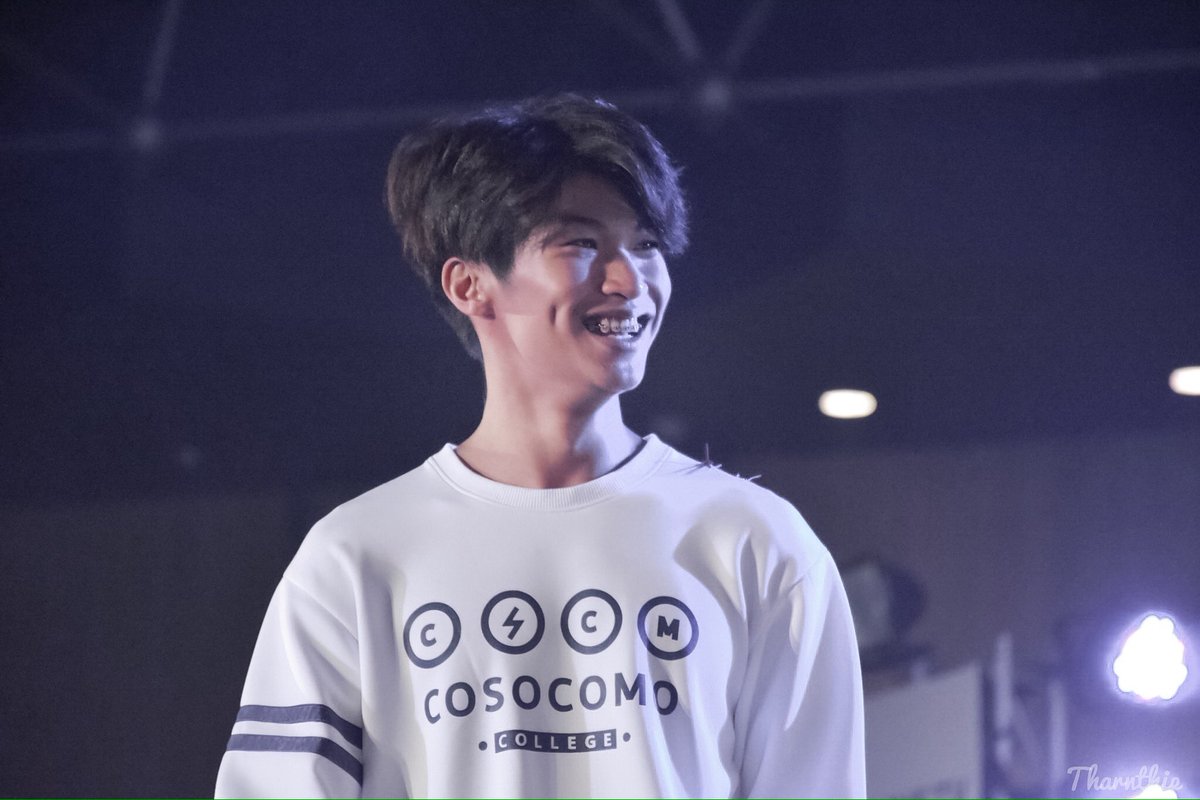 mtbtharnthip's tweet photo. [170826] รอยยิ้มพิกายยยย @guyjirapun #MIRlastjourney https://t.co/oklqI8K3GK