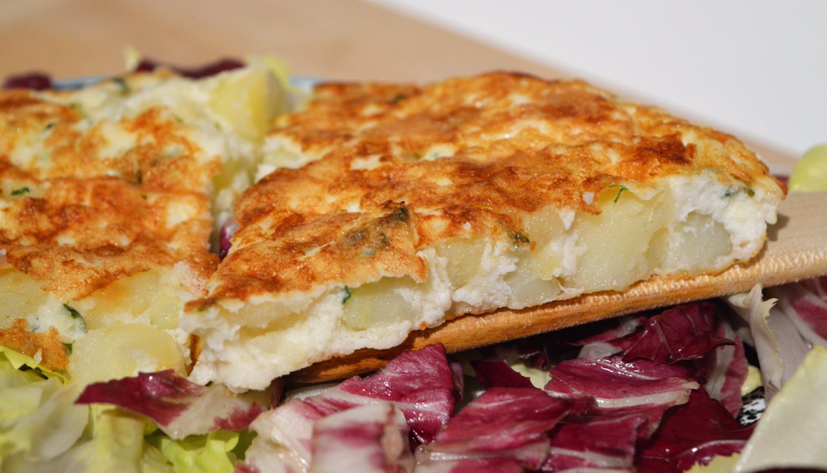 basilyblog's tweet photo. FRITTATA DI ALBUMI E PATATE PREZZEMOLATE 🍳🌿 ricetta ▶️https://t.co/ZevTi5ZEy2 #ricettario @oreegano_it ▶️https://t.co/onoF66dnB0 #ricette https://t.co/KyXsrDMps7