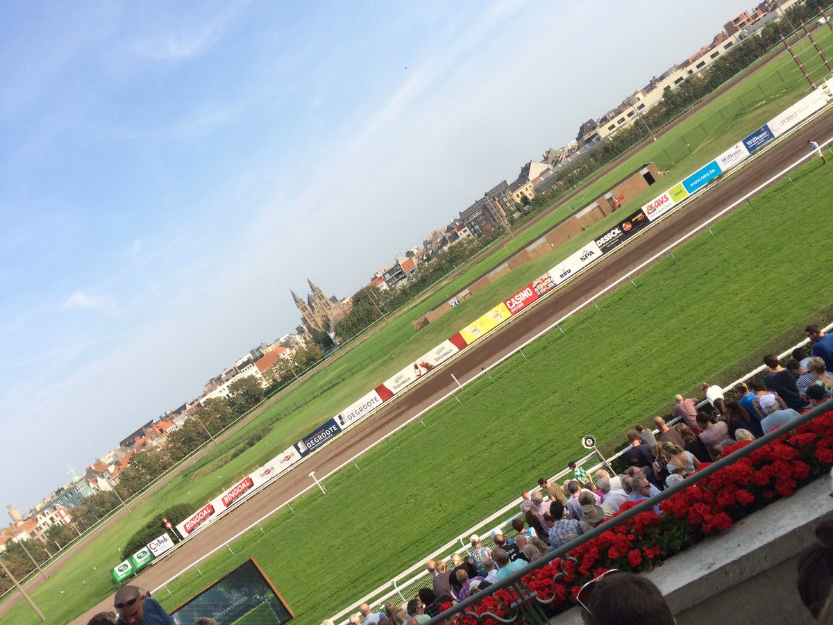 adrien_roba's tweet photo. #cclmc dédicace au Chef en directe de l'hippodrome d'Ostende 🔥🤙🏾👌 https://t.co/DbIPCTlZFg