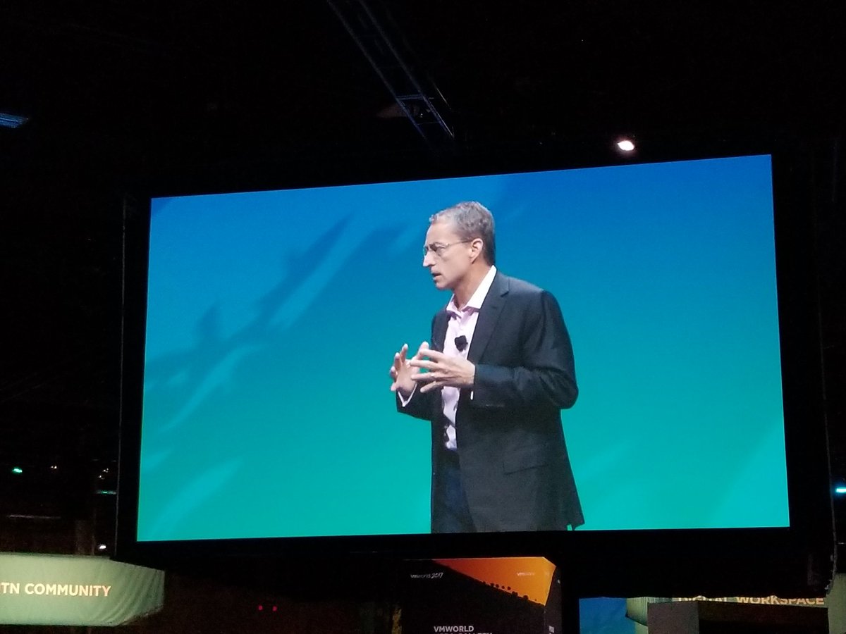 storageNerd's tweet photo. Read, write code and arithmetic #VMworld #VMworld2017 #Navisite. What did you code recently? https://t.co/71SXc59WPi
