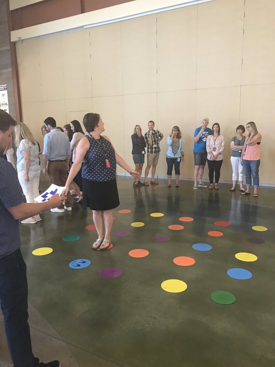 LaurelRidgeMS's tweet image. First Day with Staff! LRMS family team building. #firstdayof2017 #LRMSstaff