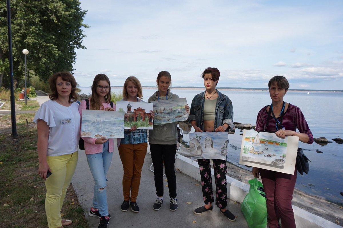 Вчера, учащиеся ДХШ участвовали в пленэре "По следам Пятницкого В.А." "О, Волга, колыбель моя!"  в рамках обл. фестиваля народ. творч.