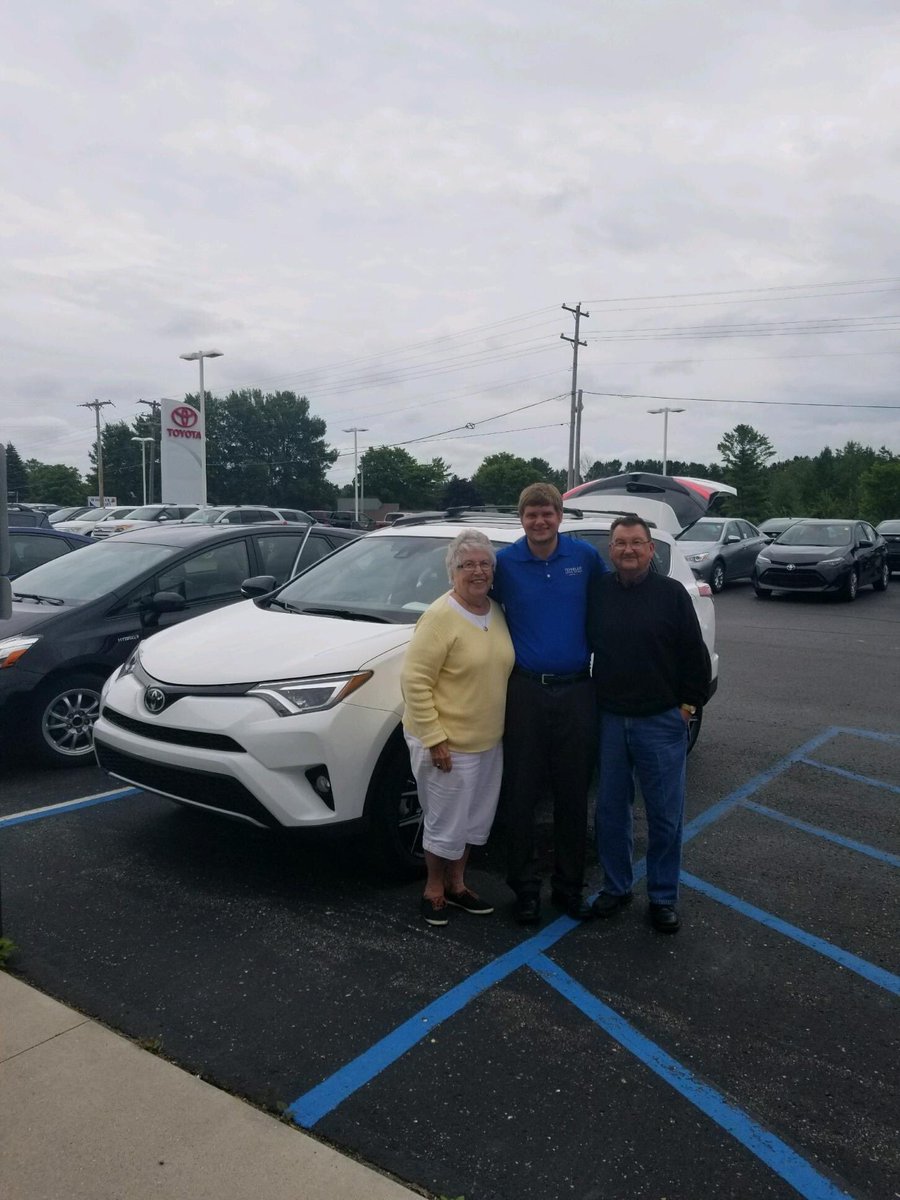 ferneliusauto's tweet photo. Many families all united by their #FerneliusFamily roots! 🌳 https://t.co/VDv9XZiwqE