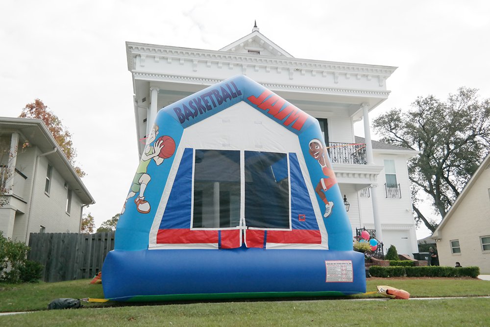 SpaceWalk's tweet photo. What are your Labor Day plans? It's not too late to add an inflatable to your backyard celebration!

https://t.co/GS8MGQ8Nlr https://t.co/LuC4zkb37c