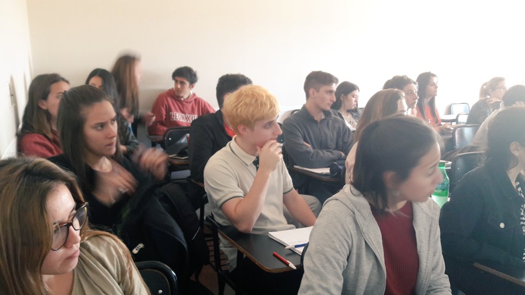 ClaudiaClaug2's tweet photo. #InternacionalDeCiudades  con @noeliawayar de la @MuniCba en #ProblemasInternacContemp @pablorivarola @LaSiglo21 https://t.co/ZFnVQnDfmO