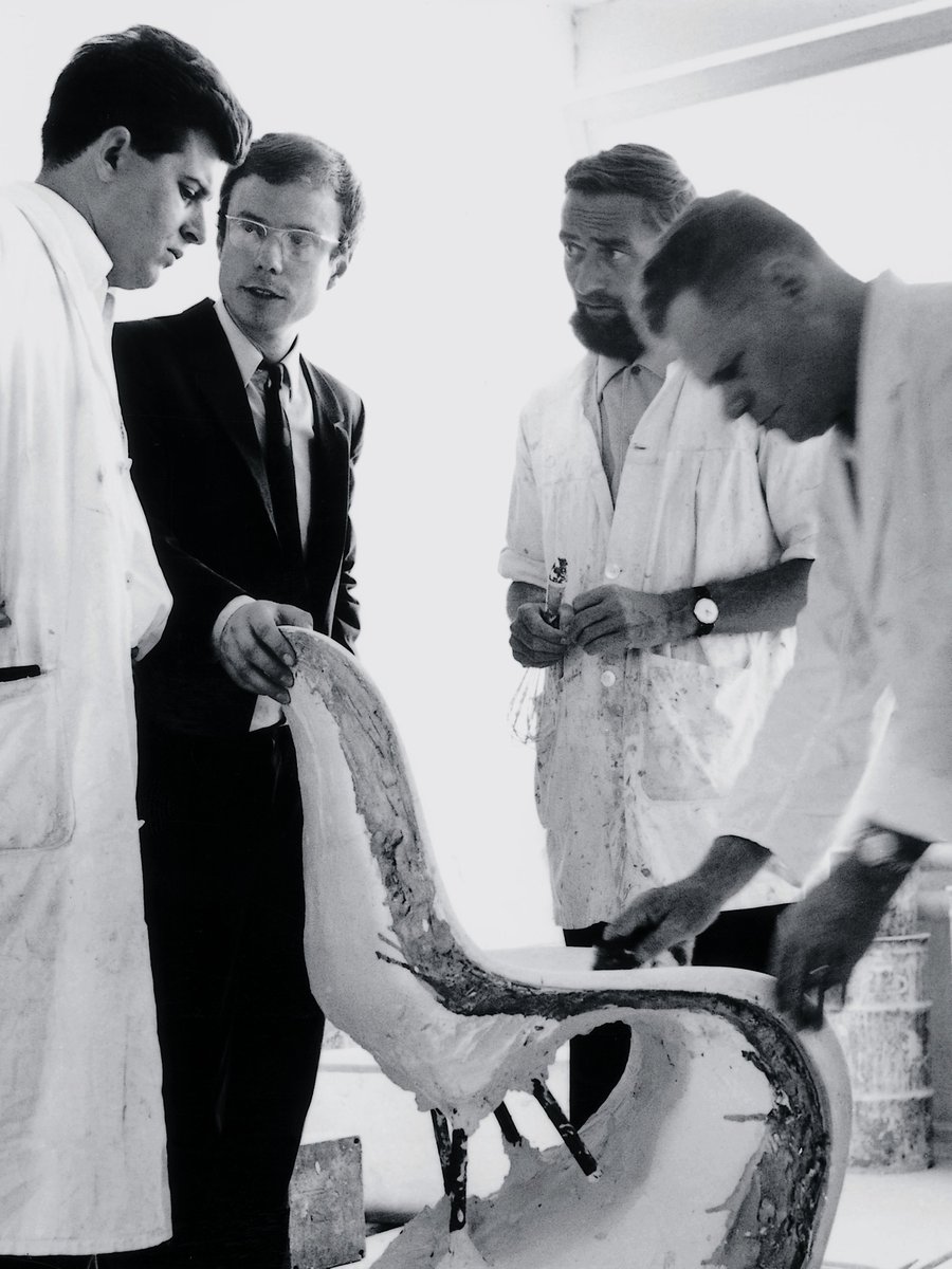 Discover the Panton Chair's history in the #VitraMagazine at vitra.co/2C 
#vitra #VitraOriginal #vernerpanton