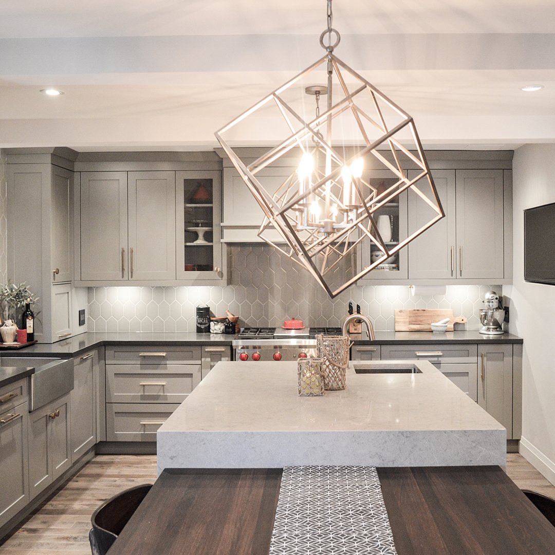 CaesarstoneUSA's tweet photo. Twinkle twinkle little star, how we wonder how @oakvillekitchen creates such beautiful designs w/ Raven &amp; Symphony Grey. https://t.co/dTIx9gbJ1Q