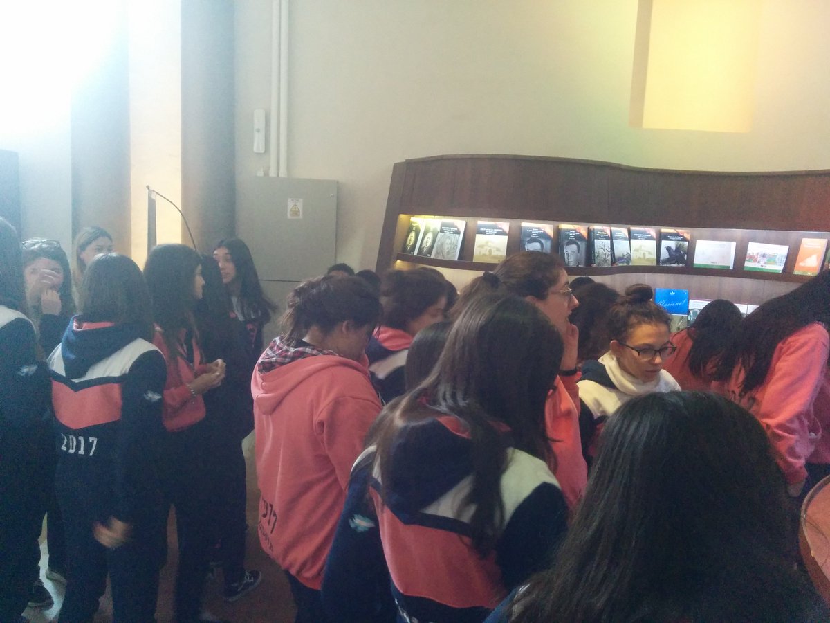 SanLuisLibro's tweet photo. San Luis Libro recibió la visita de las alumnas de 6º año de secundario del Instituto Privado Aleluya. https://t.co/8rXQ2J0STo