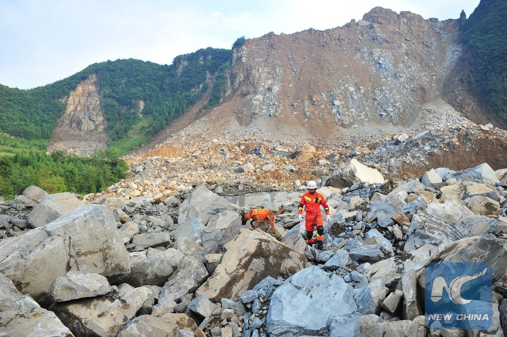 Death toll rises to 3 after landslide in SW China, another 32 still missing, rescue work underway xhne.ws/Y6gVX