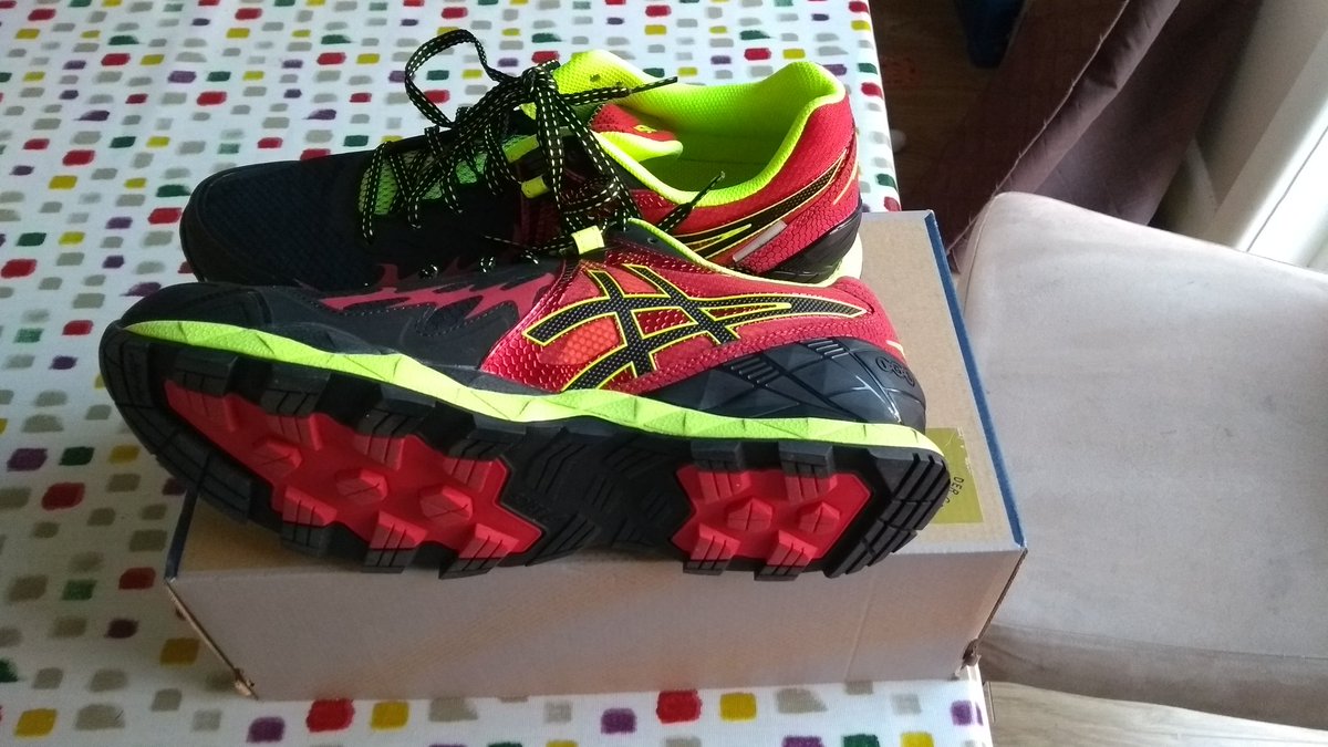 crsjlewis's tweet photo. Trip to the @ASICSUK shop for new running shoes for the kids ended costing slightly more than planned... #newhybrids #asics https://t.co/A9WSdxA0Lq
