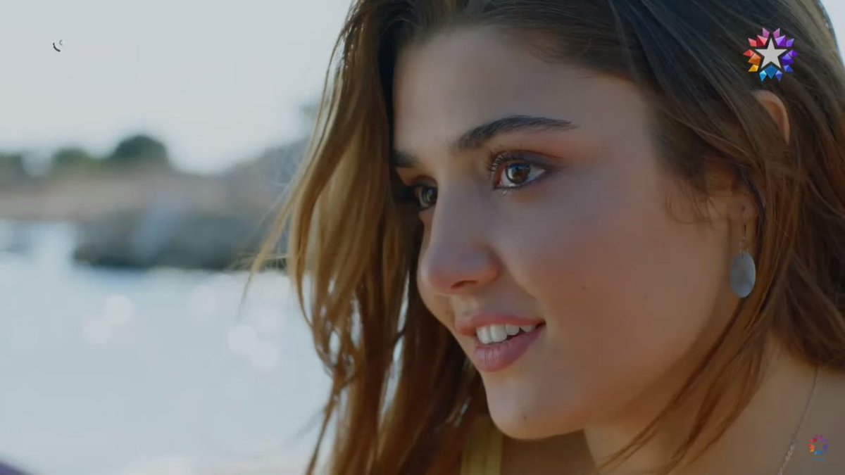 phoebe_holl's tweet photo. Bu az makyajlı hali o kadar güzel ki 😻💙 #HandeErcel #Siyahİnci https://t.co/nfSiyJheZa