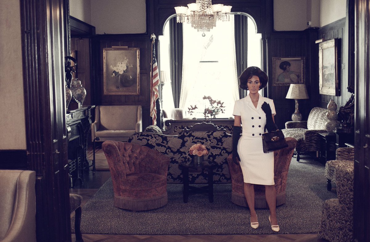 KimKSocial's tweet photo. #AmericasNewFirstLady https://t.co/2GHzqzOurt