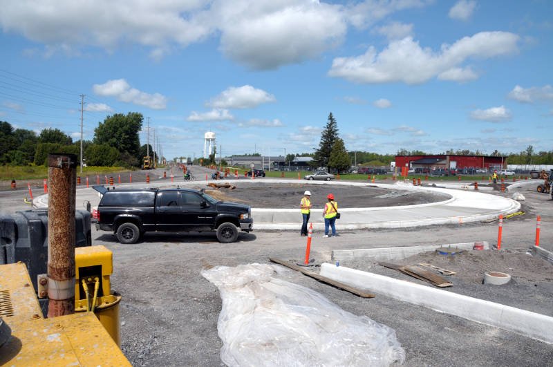[PHOTOS] Iroquois roundabout construction ahead of schedule bit.ly/2wiAbB8 https://t.co/0Vc5U5yMhj