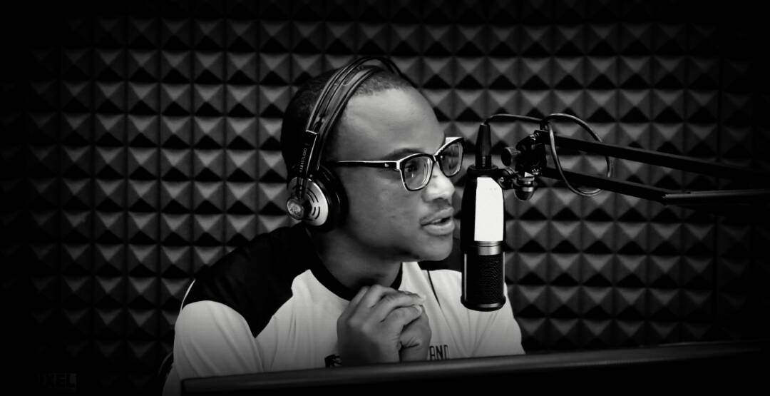 Mr_Tich's tweet photo. 'Undisputed Heavyweight Voice of Sport' on @diamond1038FM
Weekdays 1730-1800
Saturday 1600-1700
#AlwaysOnTopOfTheGame #MutaresOwnAndOnly https://t.co/Ynpyn0BMII