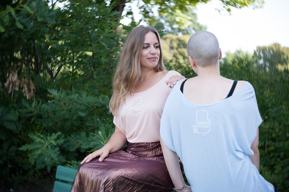 COUNTDOWN! <a href="/BERLINA_PFLANZE/">Inga Lieckfeldt</a> &amp; <a href="/dasbofficial/">DAS B</a> NEED YOU! Only till tomorrow night (12 pm) you can order your B-Shirt > bit.ly/2woiJxv