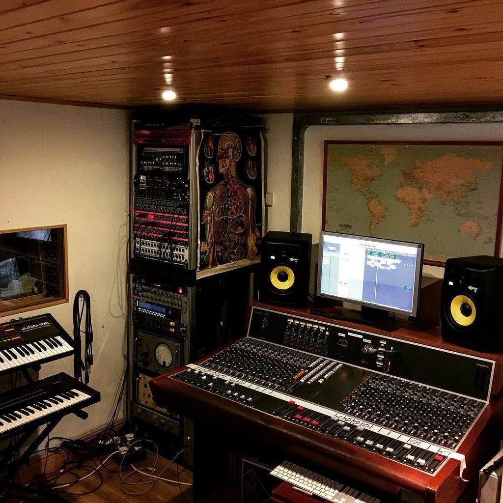 RedSquirrelIOW's tweet photo. #spaceecho #juno106 #studer #studer900 #isleofwight #krk #recording #sunths #dx7 #logicxpro #logicxpro https://t.co/wtxTQuwCqp https://t.co/7C9kEdg0ct