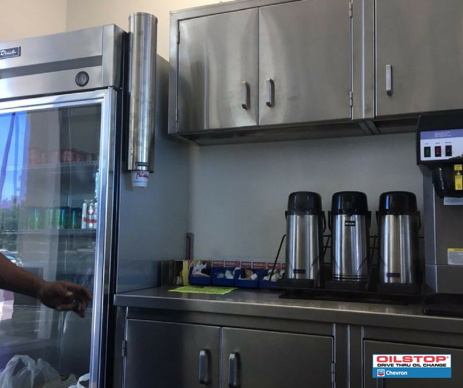 OilstopInc's tweet photo. Why do you choose #Oilstop? We want to know. RT and tell us why.
#teamoilstop #projectina #customerservice https://t.co/7bPNPhm30A