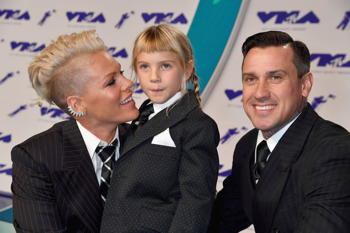 etnow's tweet photo. .@Pink says it meant "everything" to have her daughter Willow with her at the #VMAs. https://t.co/JomqgpRCg4 https://t.co/lMNxBf0pvi