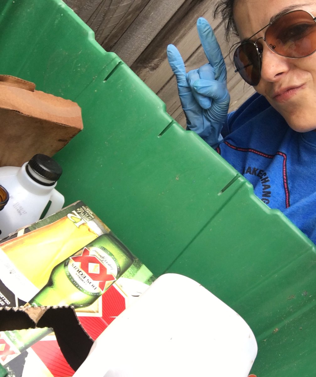 MorganLL1011's tweet photo. @BTWFoundation #Kindfor30 #team #green #recycle #yes #itstinks #teamwork #take #one #for #the #DAMNTEAM! https://t.co/xkXe4qpsZC