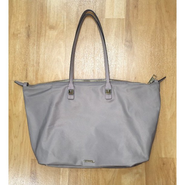 ClothesMentorRH's tweet photo. Rebecca Minkoff Handbag for only $30!!!
.
.
.
#rockhillsc #sc #southcarolina #cmrockhill #cherryrd #winthrop #w... https://t.co/pnwvelhDML
