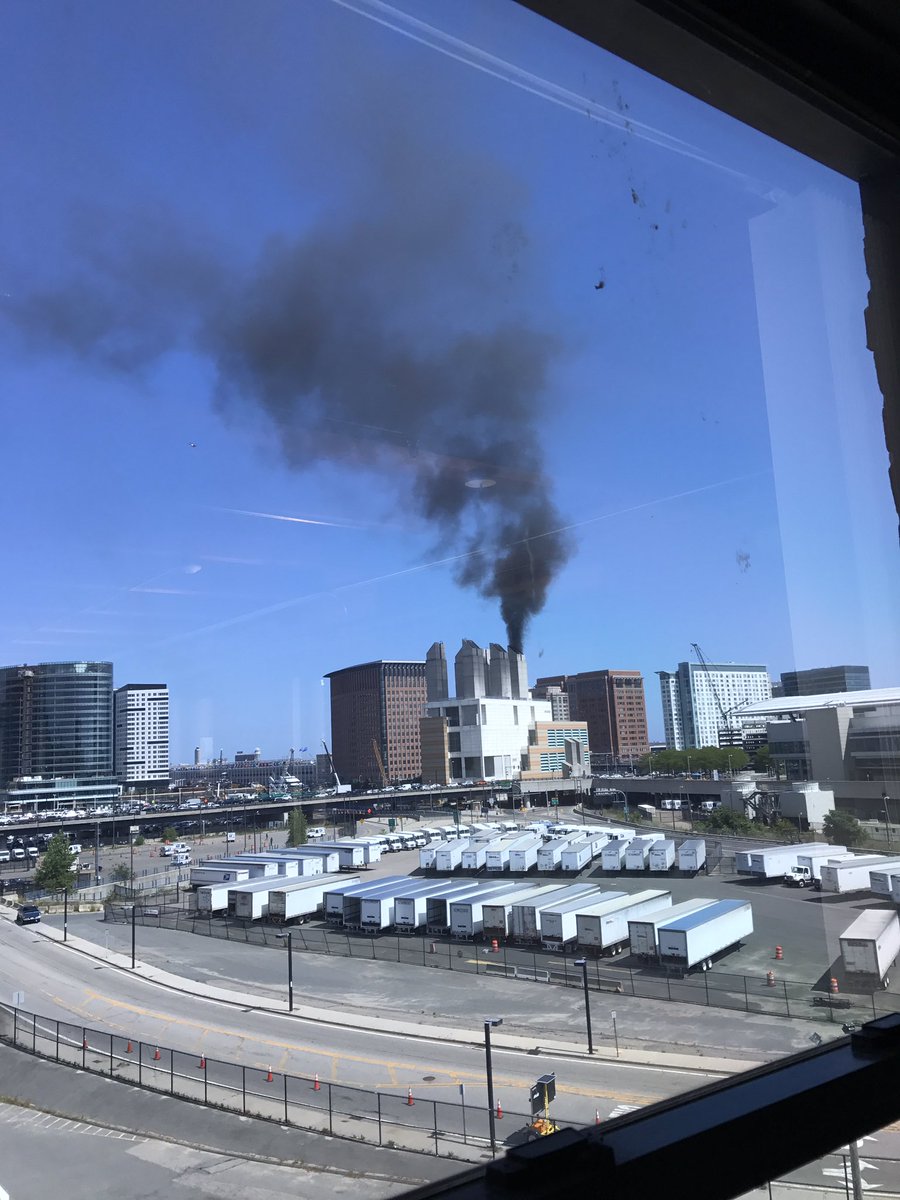 DHopkins9975's tweet photo. Fire in the ted Williams #boston #bostonfiredept #bfd https://t.co/2HgqhzW9Es